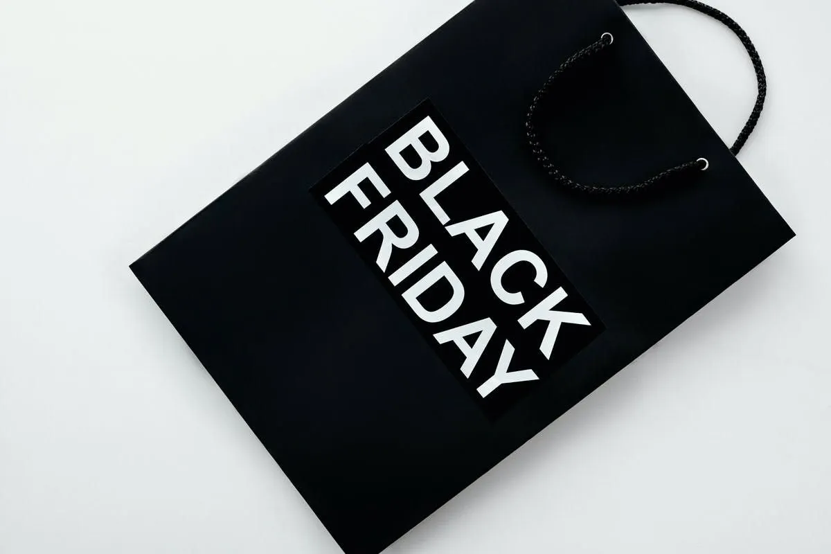 Wie man am Black Friday 2023 die besten Angebote bekommt und Menschenmassen vermeidet