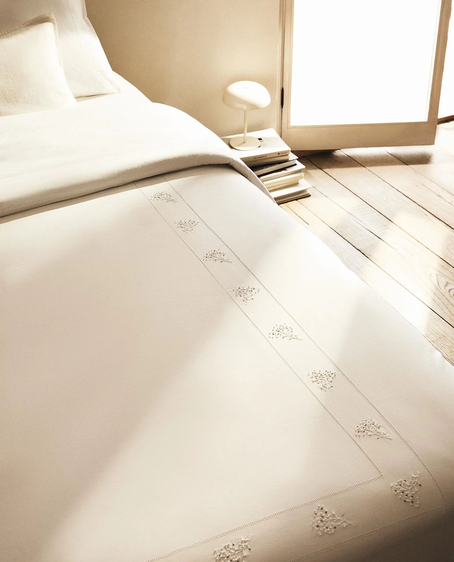 FLORAL EMBROIDERY DUVET COVER