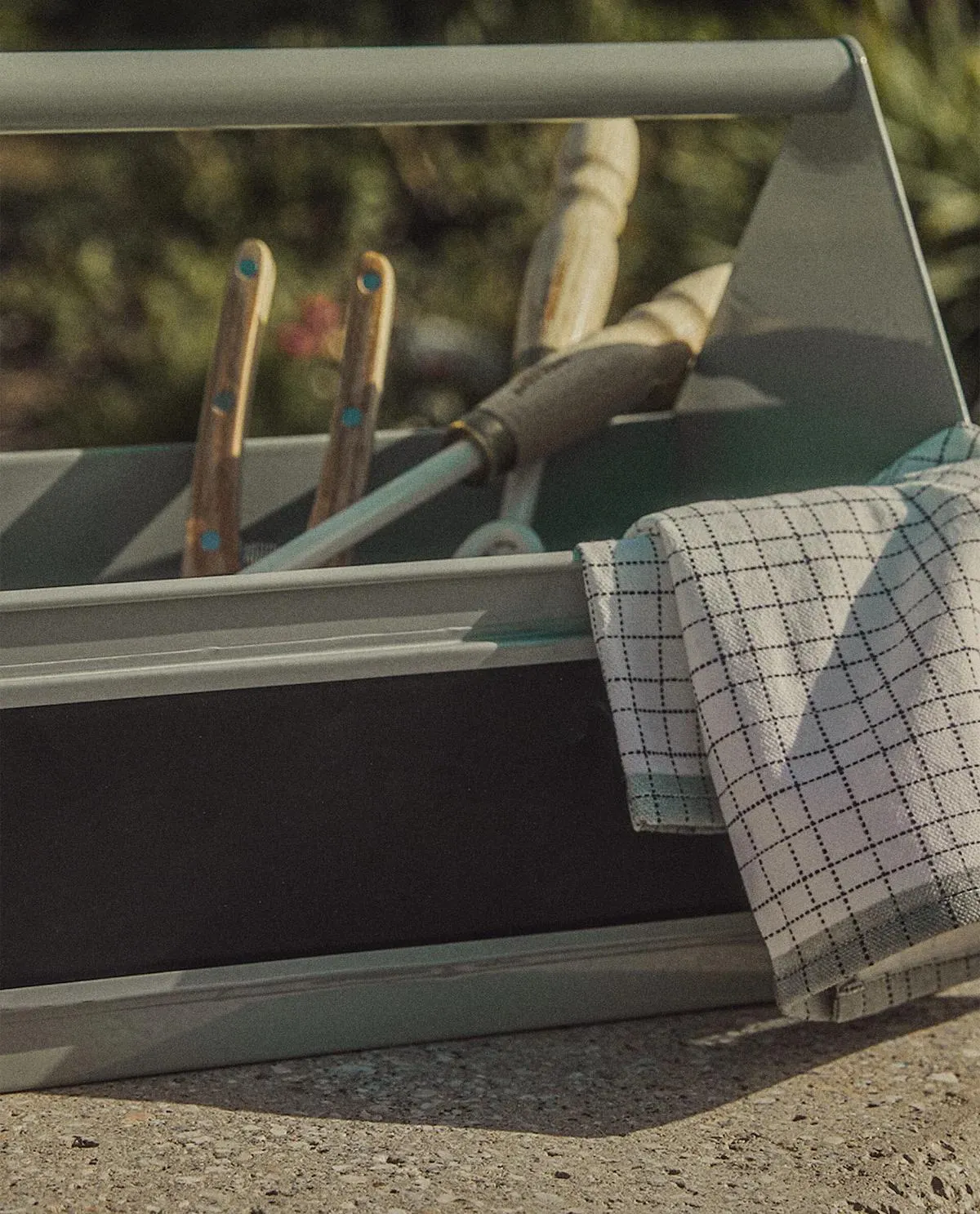 LACQUERED STEEL GARDENING BOX