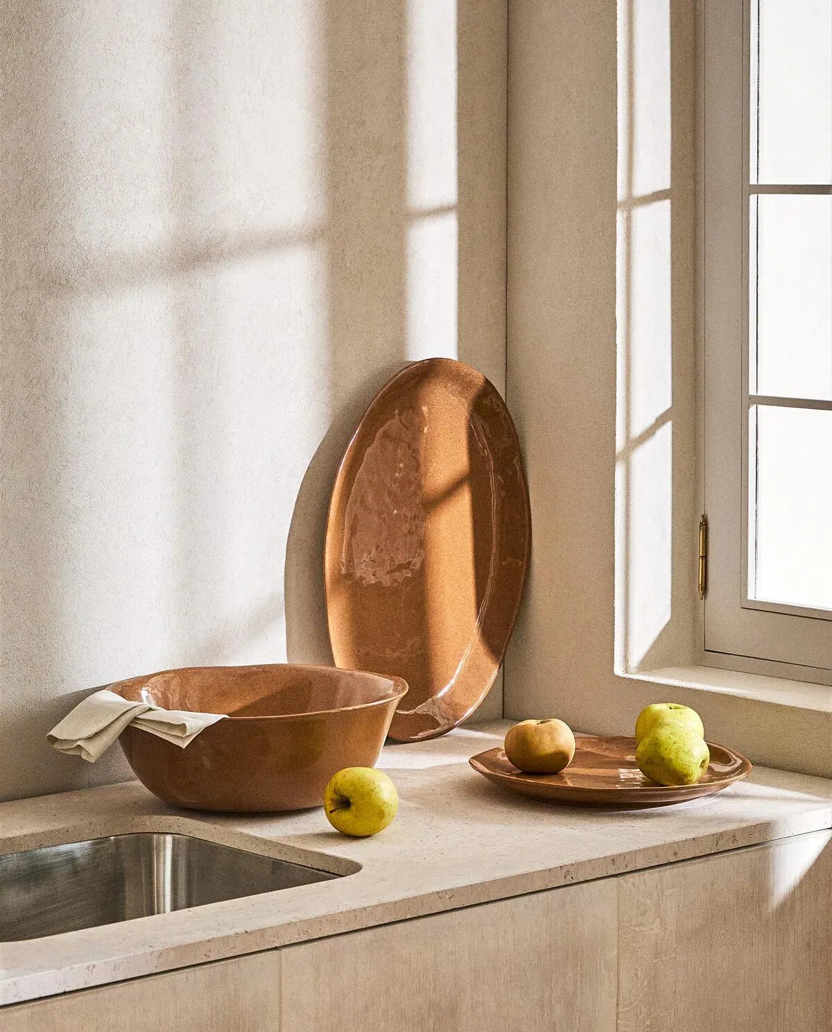 SET OF STONEWARE SERVING DISHES