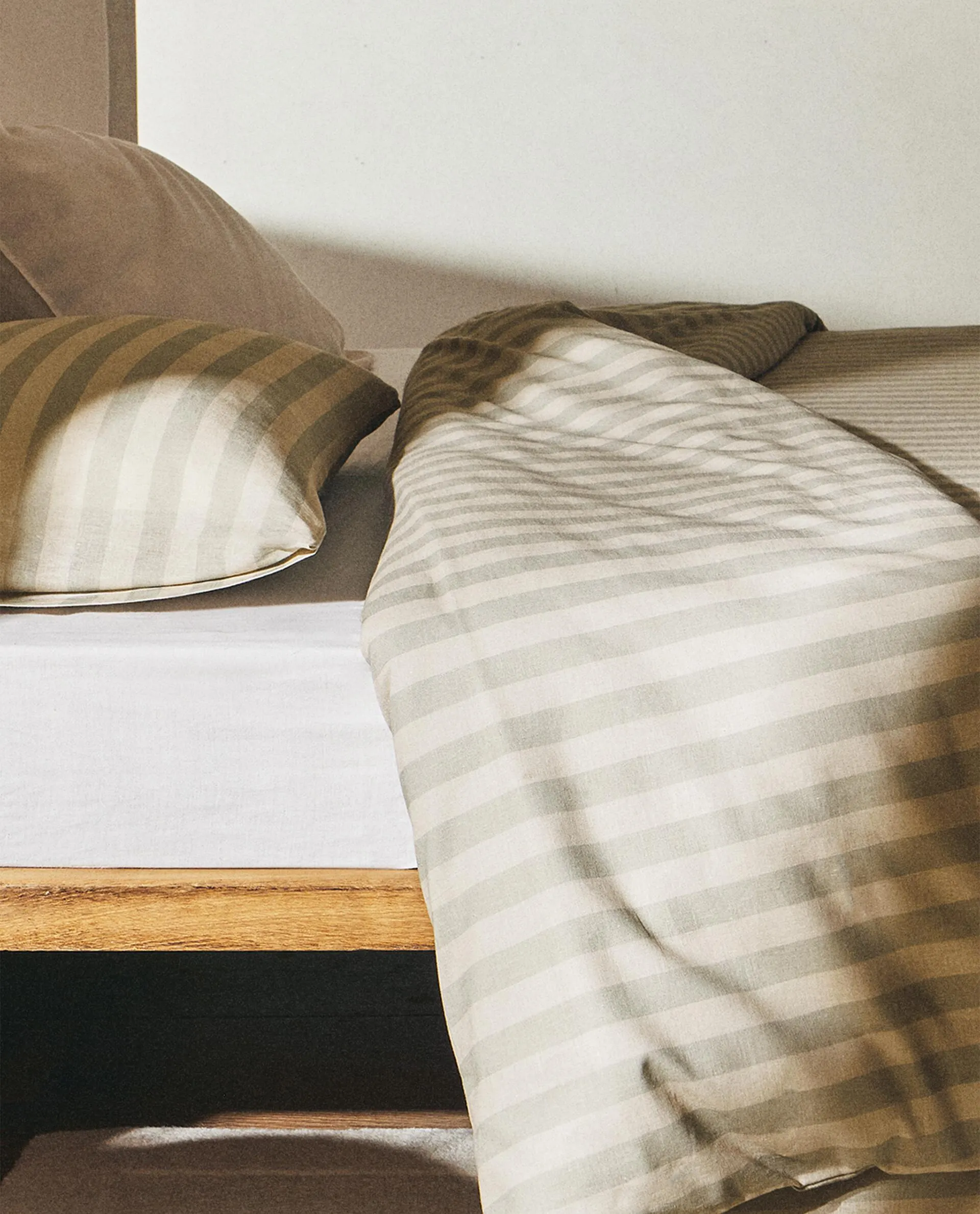 BETTBEZUG AUS BAUMWOLLE UND LEINEN MIT STREIFEN