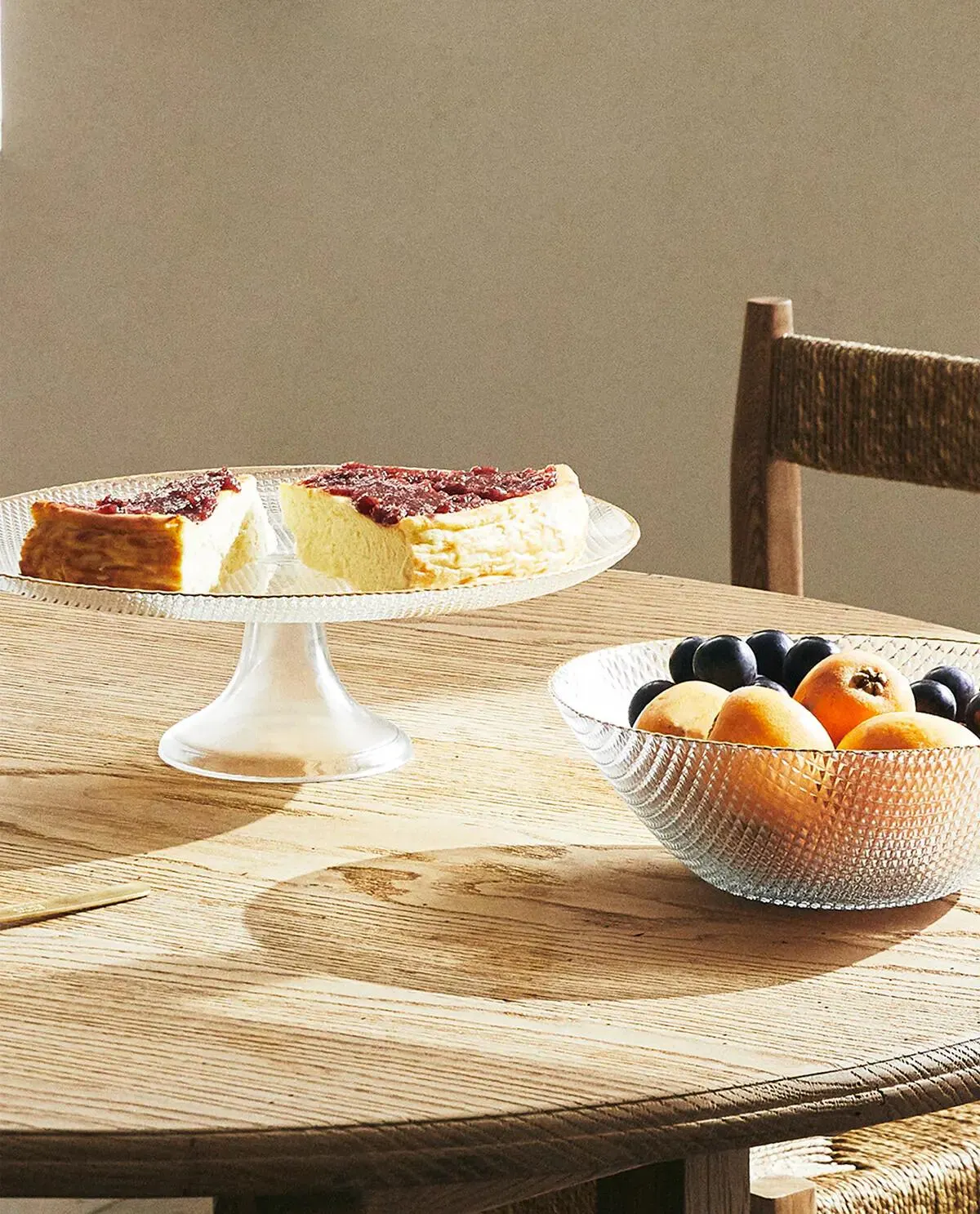 RAISED DESIGN GLASSWARE SET