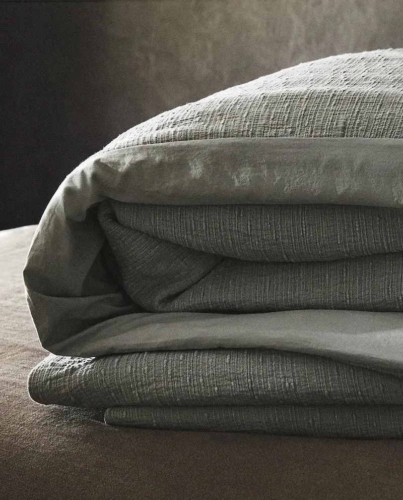 DUVET COVER WITH RAISED BEDSPREAD EFFECT