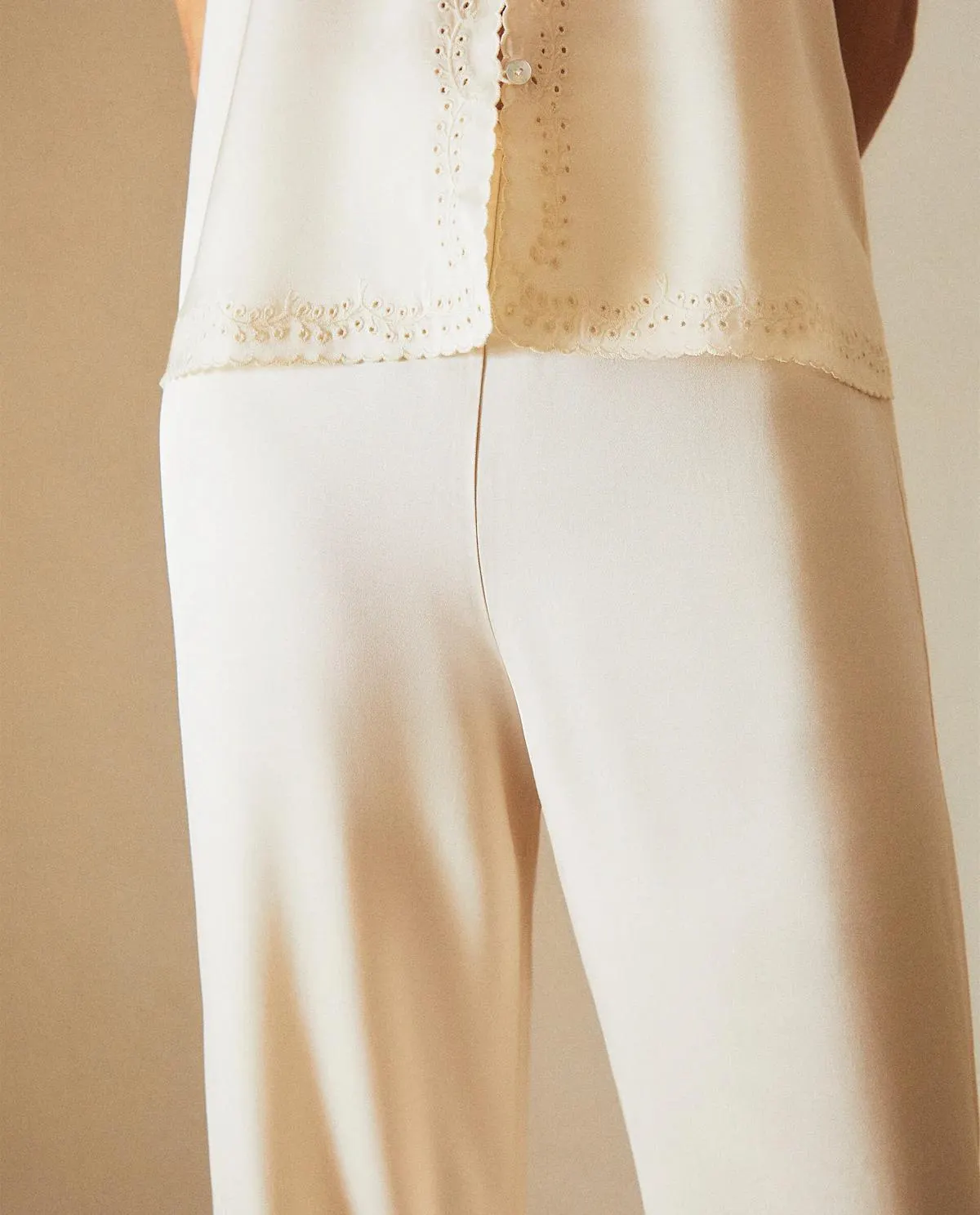 PANTALÓN SATÉN BORDADOS