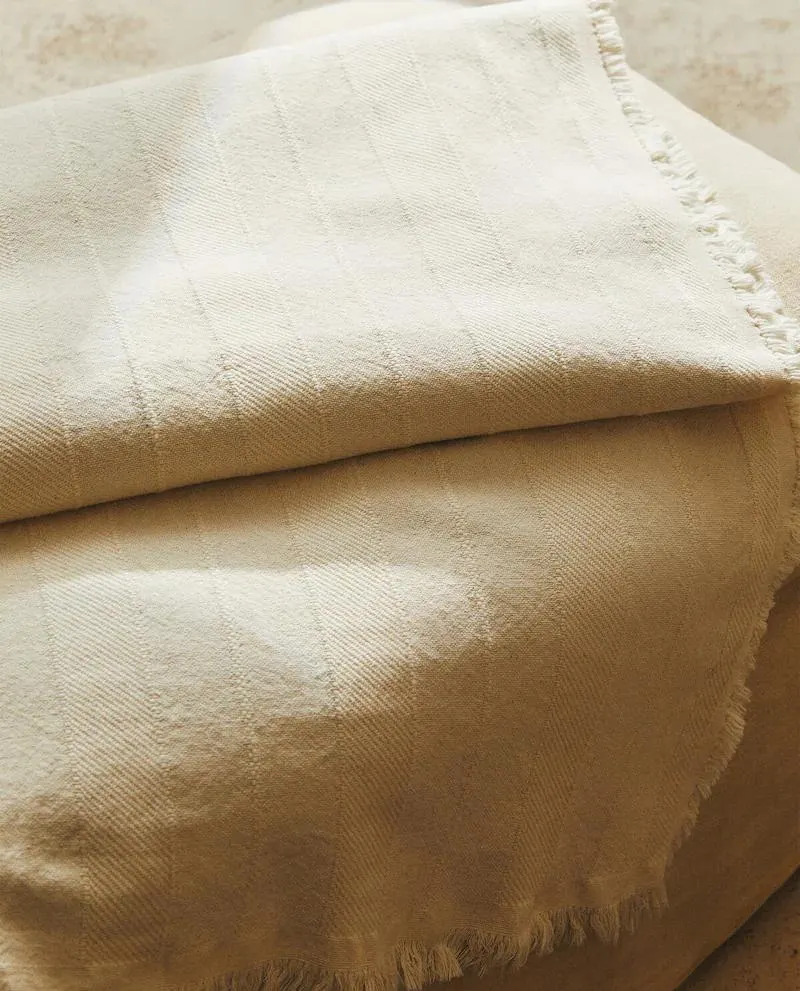 FRINGED JACQUARD THROW