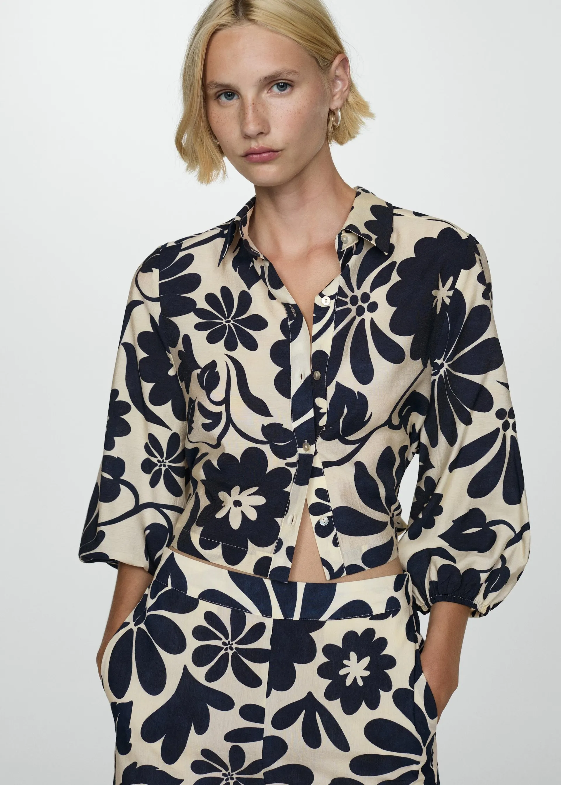 Flowered printed crop shirt