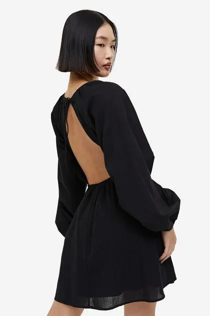 Balloon-sleeved open-backed dress