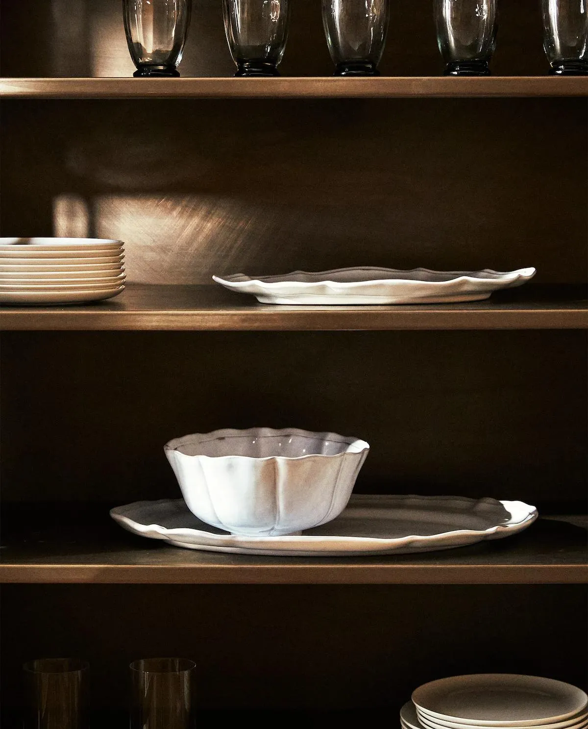 SET OF STONEWARE SERVING DISHES