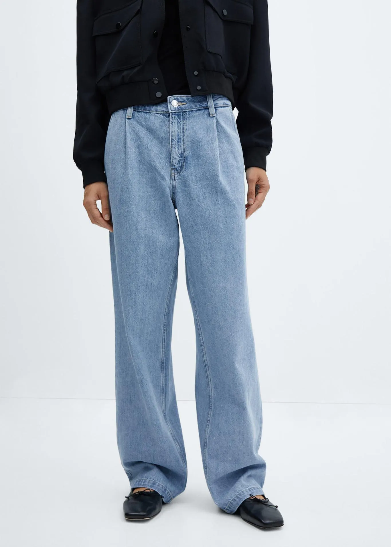Straight pleated jeans