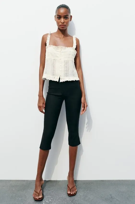 EMBROIDERED RUFFLED TOP