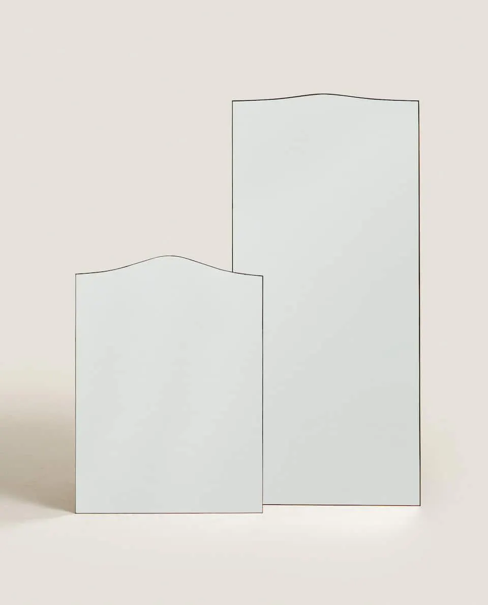 VERTICAL MIRROR WITH WAVE DETAIL