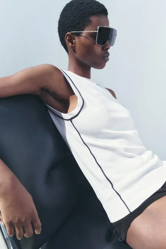 PLAIN KNIT TOP WITH CONTRAST TRIMS