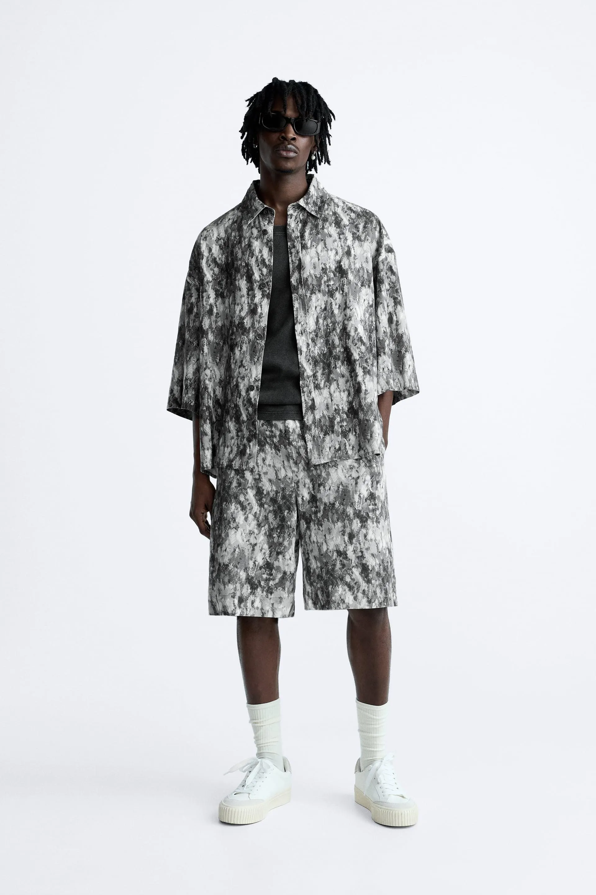 ABSTRACT PRINT BERMUDA SHORTS