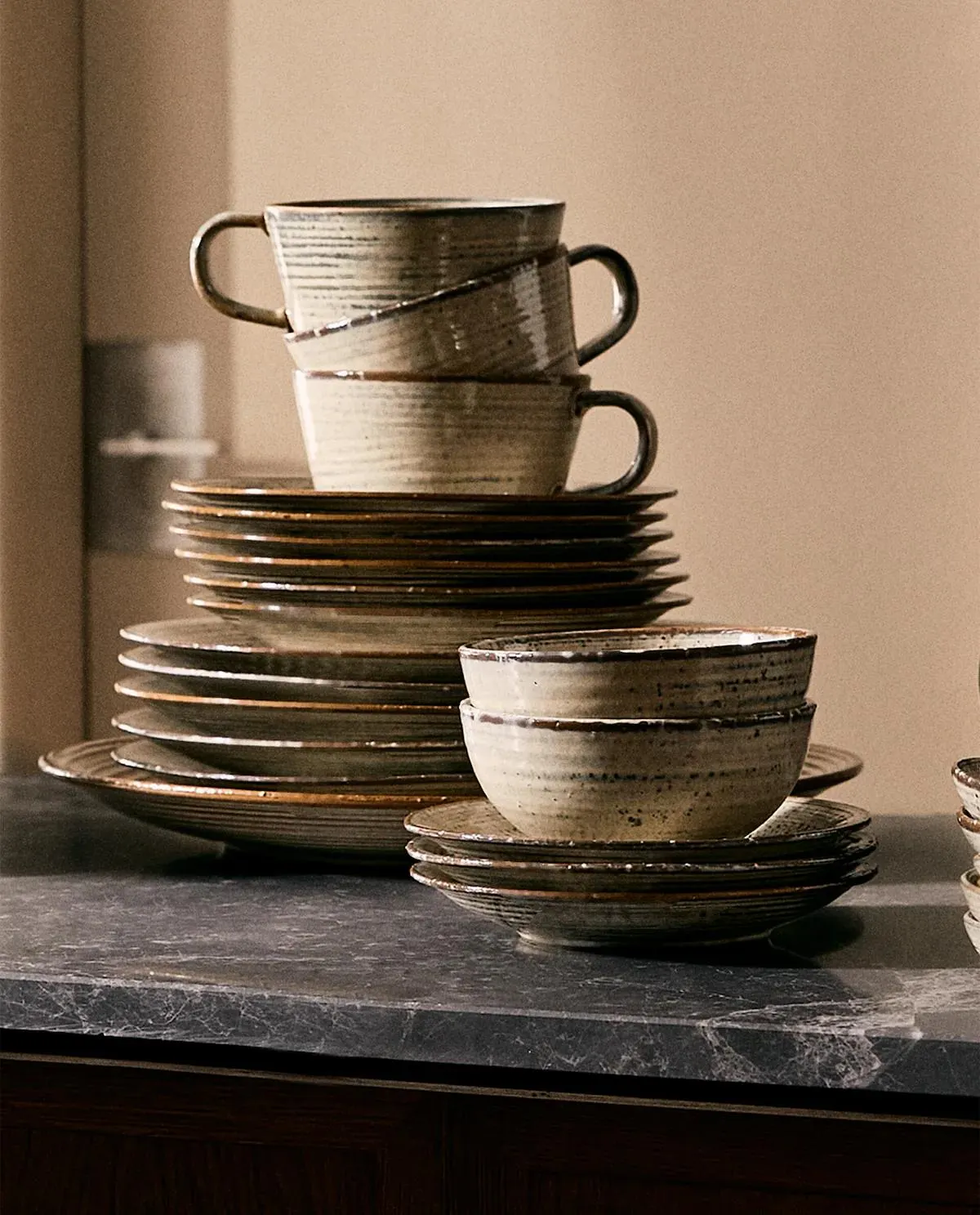 STONEWARE TABLEWARE