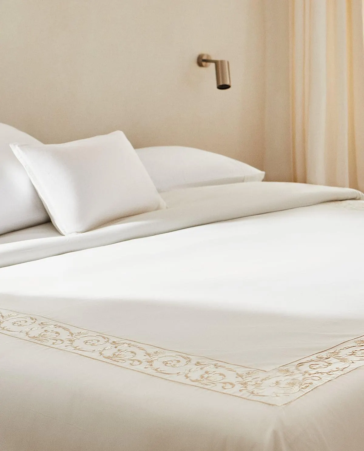 EMBROIDERED DUVET COVER