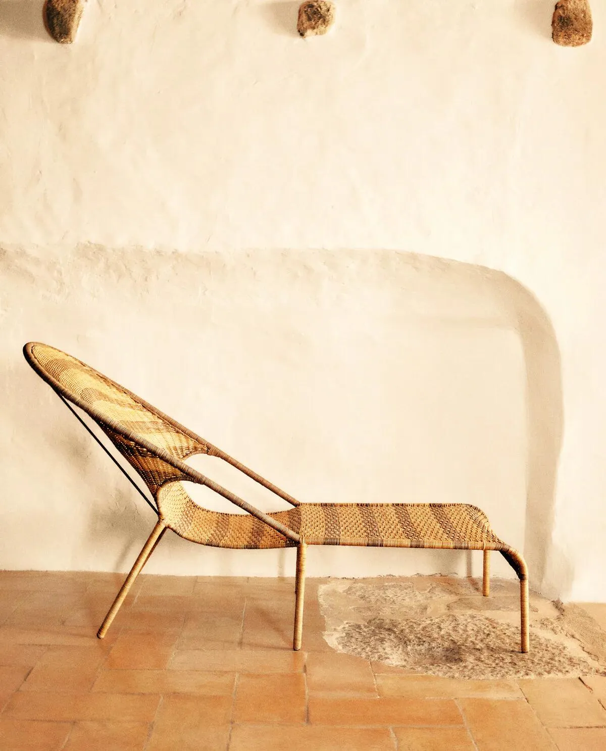 RATTAN LOUNGER AND TOPPER