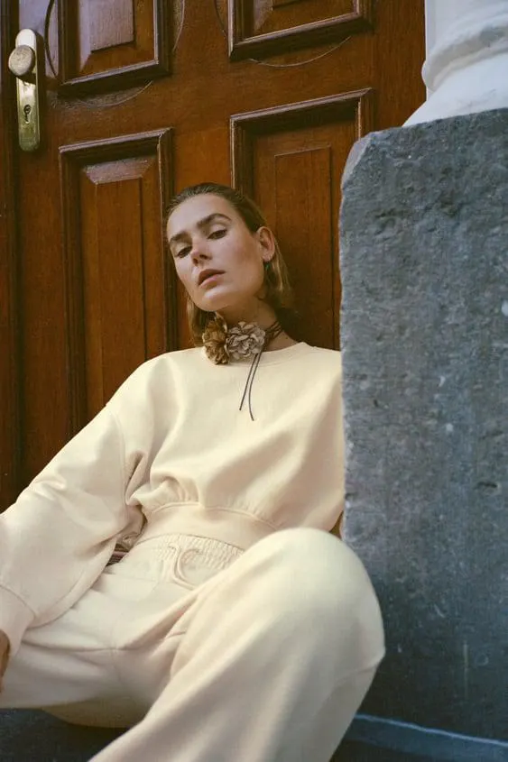 BASIC CROPPED SWEATSHIRT