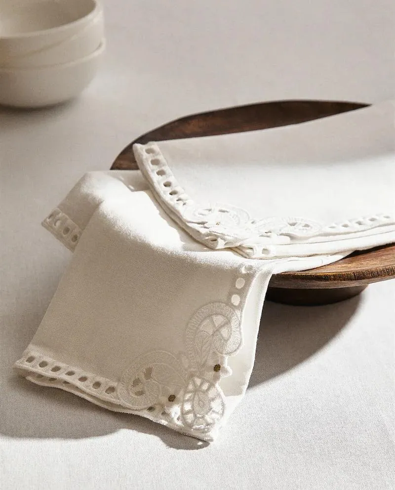 EMBROIDERED COTTON NAPKIN (PACK OF 2)