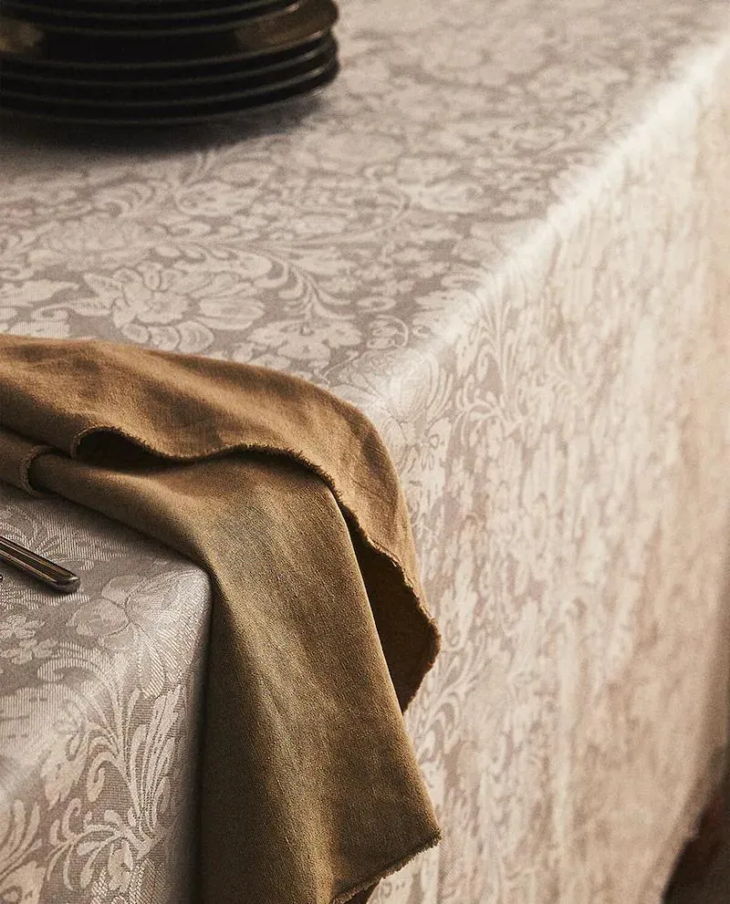 LINEN BLEND TABLECLOTH WITH JACQUARD AND LACE TRIM