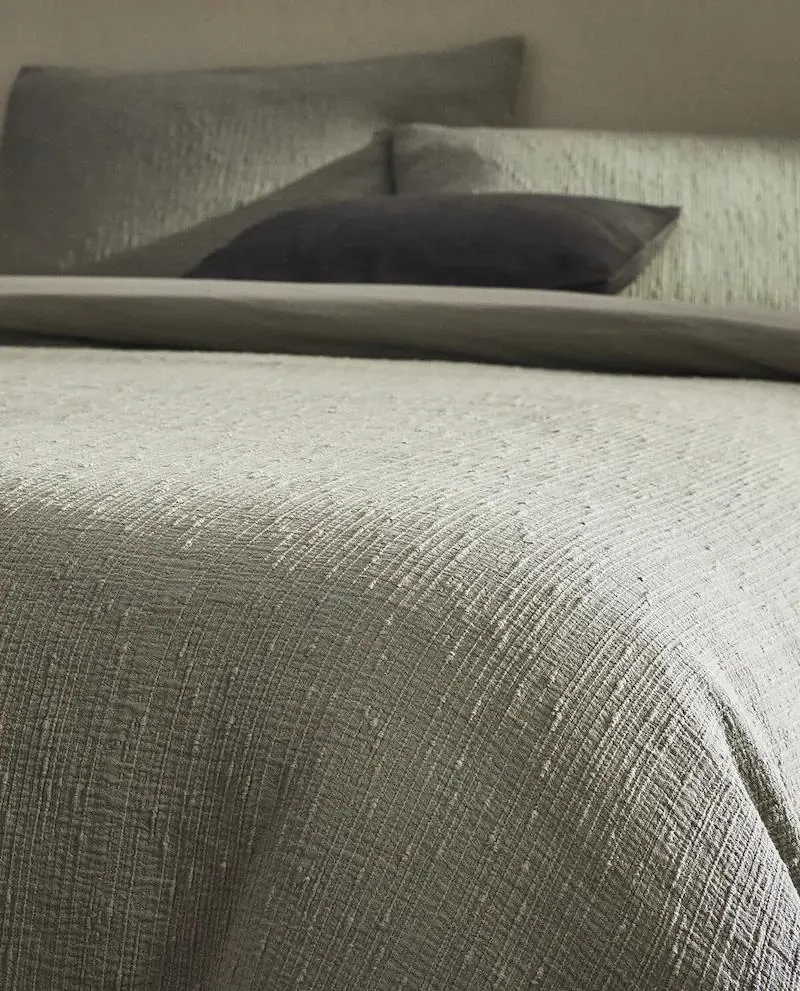 DUVET COVER WITH RAISED BEDSPREAD EFFECT