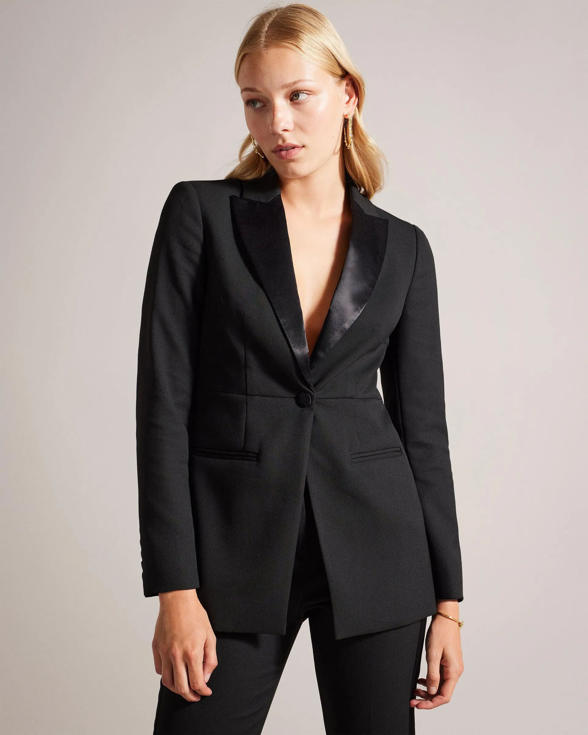 Ariaal Single Breasted Tuxedo Blazer Black