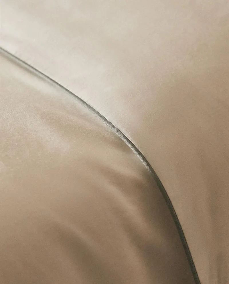 DUVET COVER WITH COLOURED PIPING DETAIL