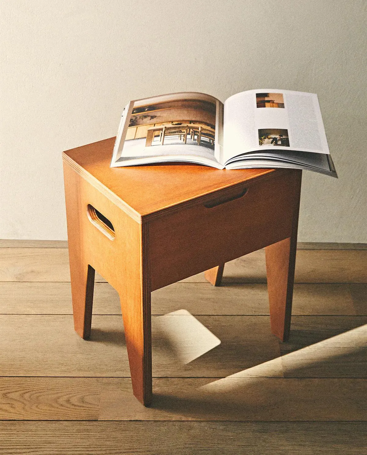 ST. LAZARE STOOL WITH WOODEN LID