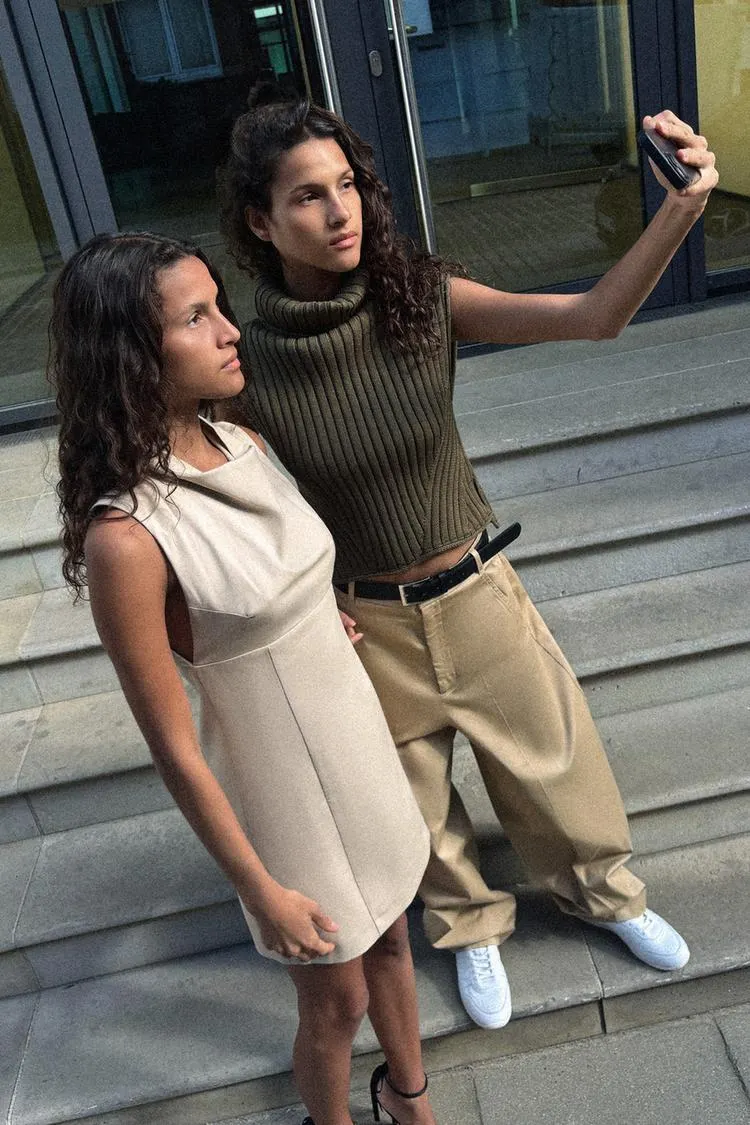 VESTIDO CORTO CUELLO DRAPEADO