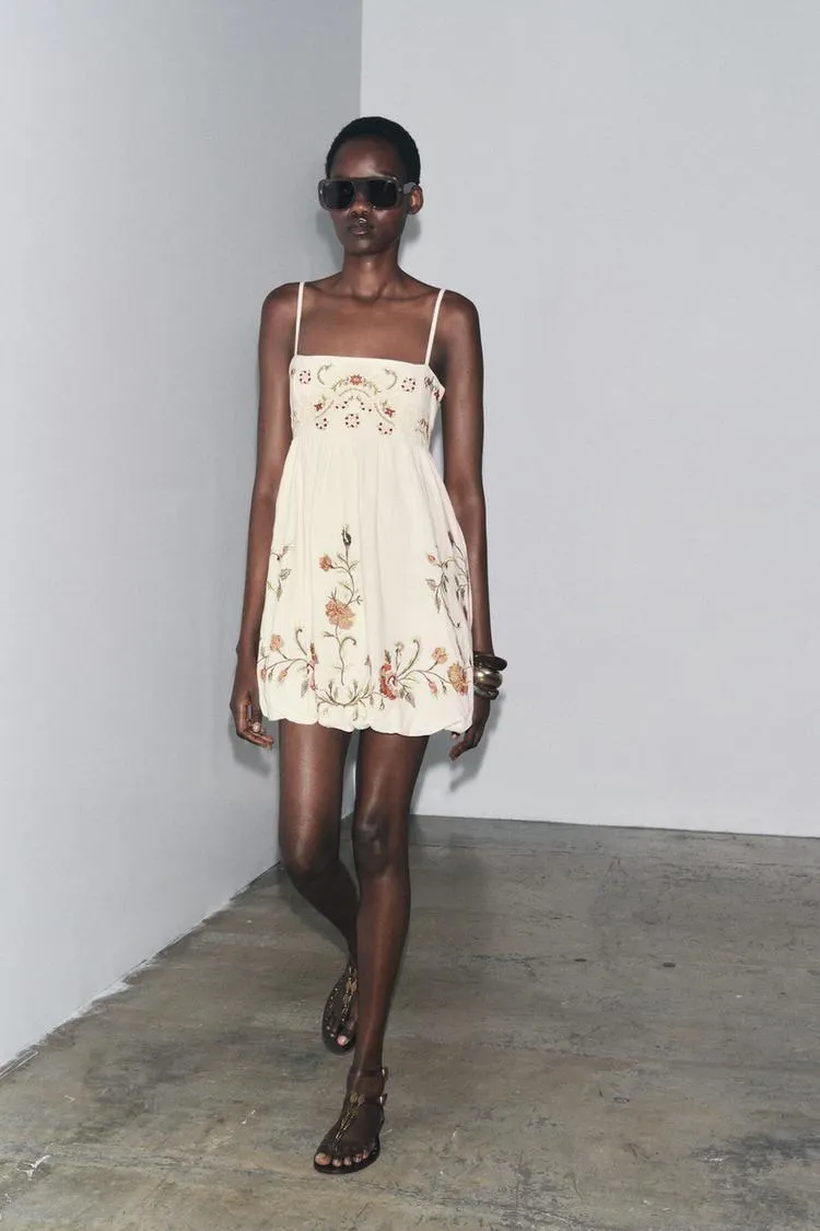 VESTIDO CORTO BORDADOS FLORES ZW COLLECTION