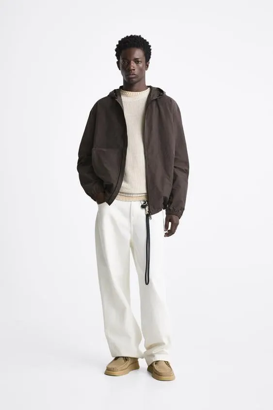 CAZADORA LIGERA CAPUCHA