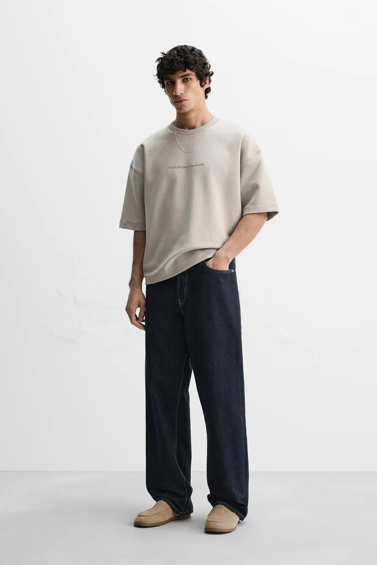 SUDADERA INTERLOCK TEXTO RELIEVE