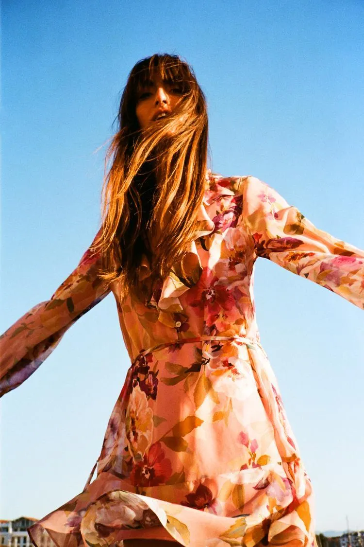 VESTIDO MINI VOLANTES ESTAMPADO FLORAL