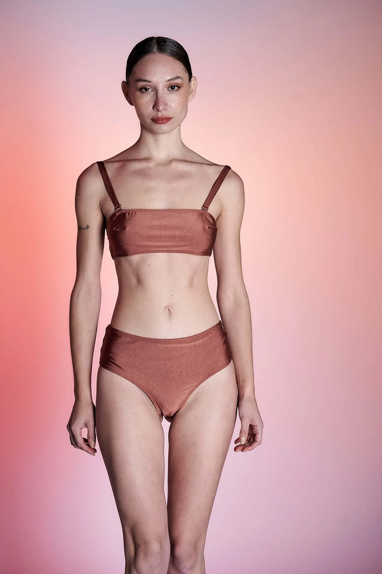 bikini luna ladrillo