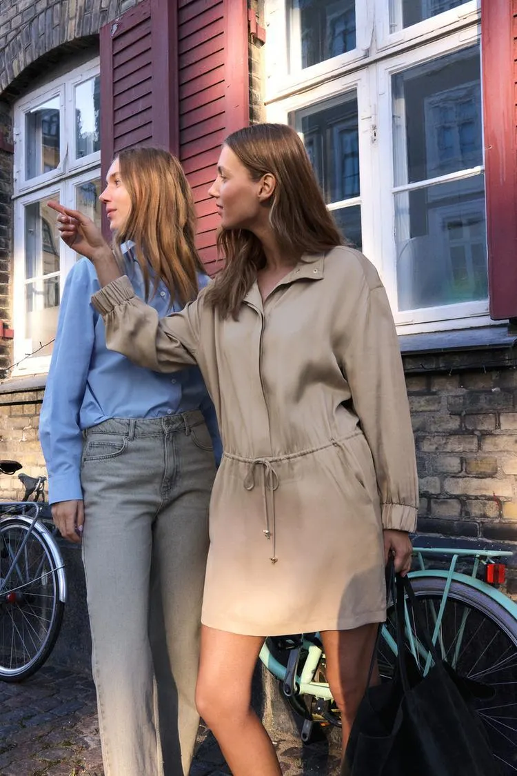 VESTIDO CORTO SATINADO