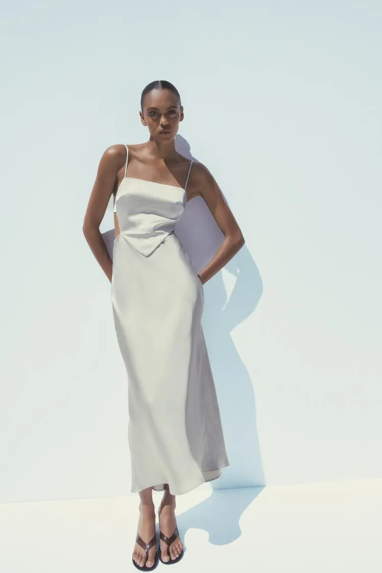 VESTIDO SATINADO CUERPO PAÑUELO