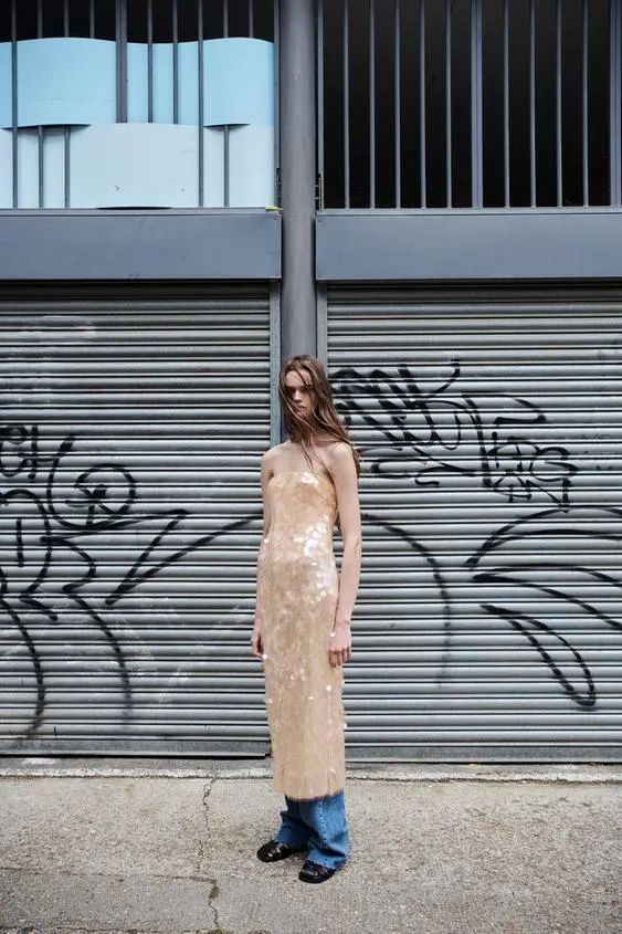 VESTIDO ENTALLADO PALABRA HONOR LENTEJUELAS