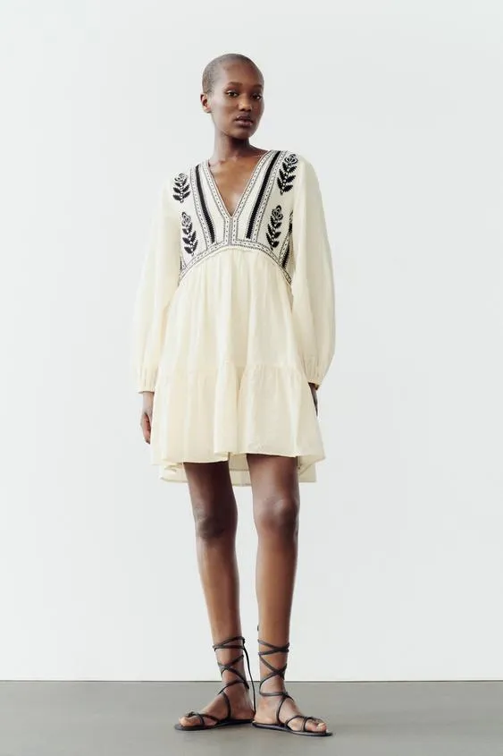 VESTIDO CORTO BORDADOS