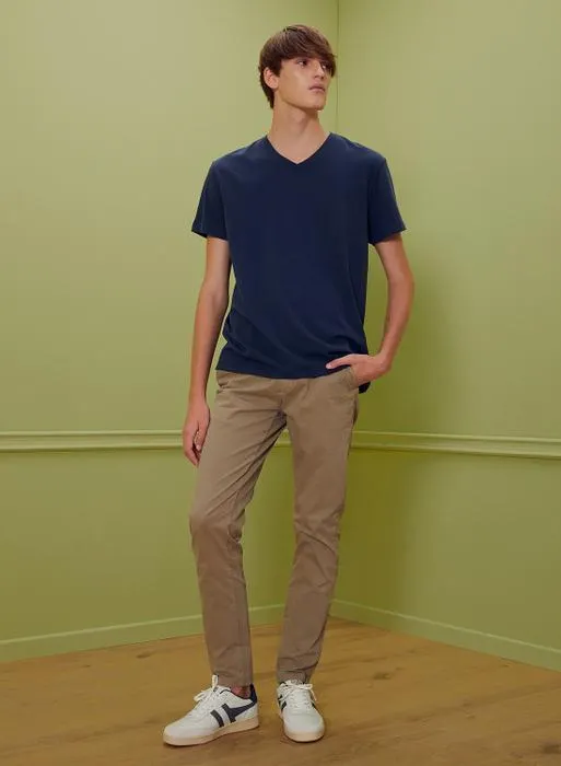 REMERA BÁSICA CUELLO V