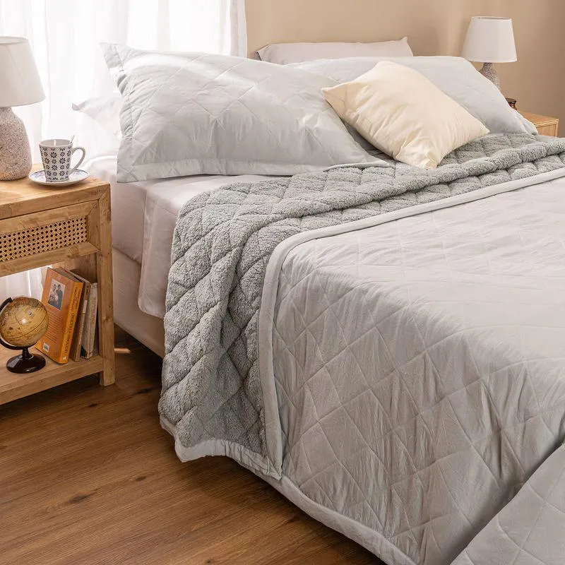 Cubrecama Queen Size Suave Corderito Cuadros