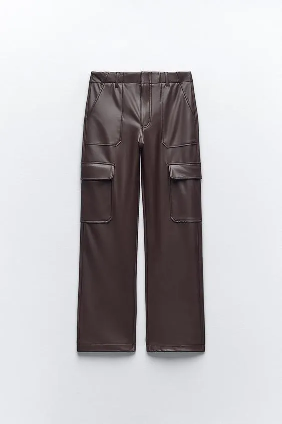 PANTALÓN CARGO EFECTO PIEL