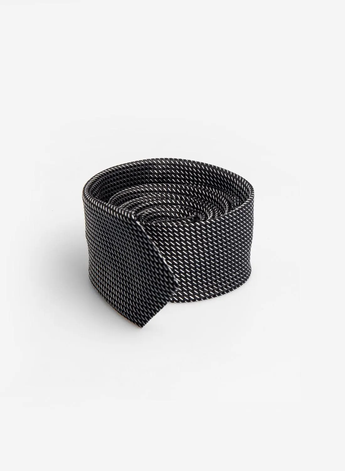 Corbata finita bordada