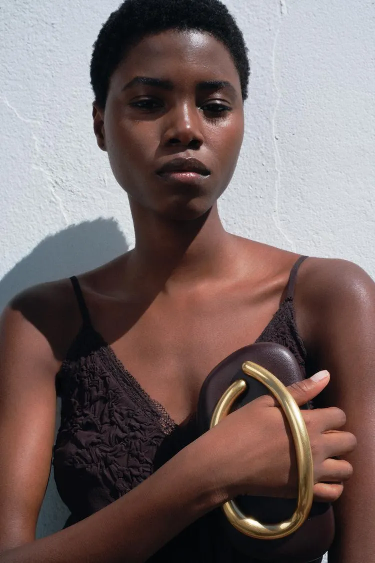 BOLSO CAJA CIERRE DORADO