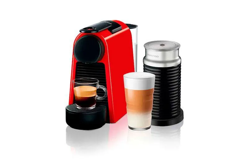 Cafetera Nespresso Essenza Mini Roja Bundle A3D30-AR-RE-NE2