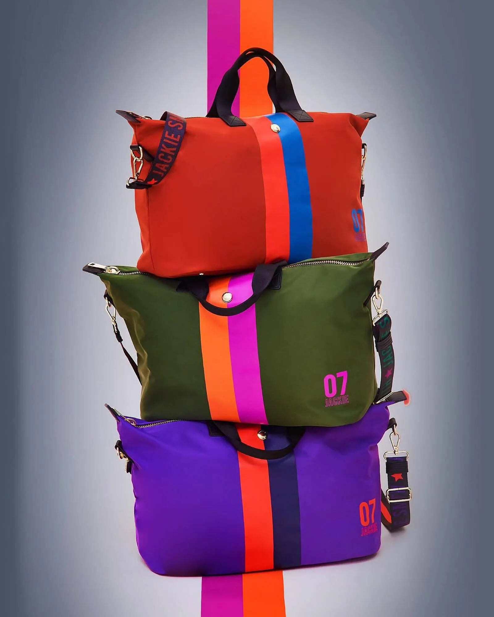 Ofertas de Catálogo Jackie Smith 4 de abril al 30 de abril 2025 - Página 1 del catálogo