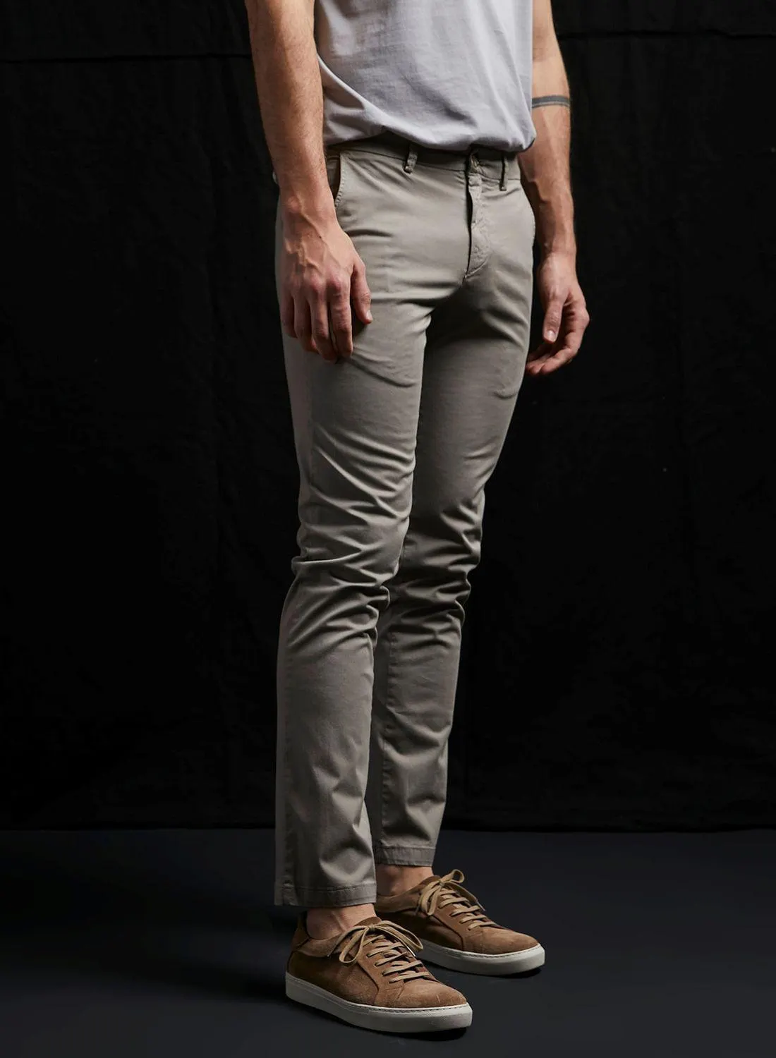 Pantalón chino gabardina garment dye