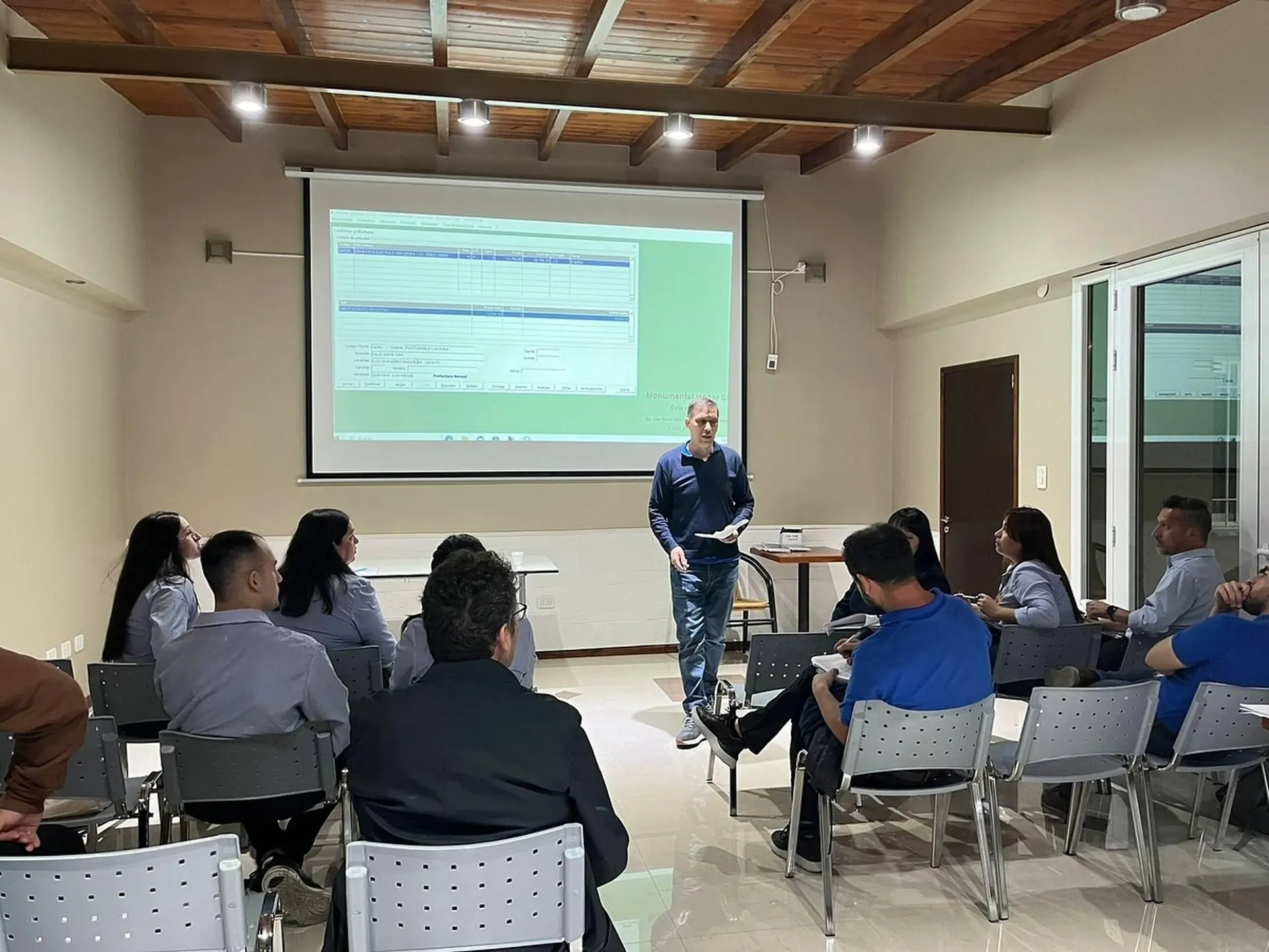 Ofertas de Catálogo Monumental Hogar 24 de octubre al 30 de octubre 2024 - Página 4 del catálogo