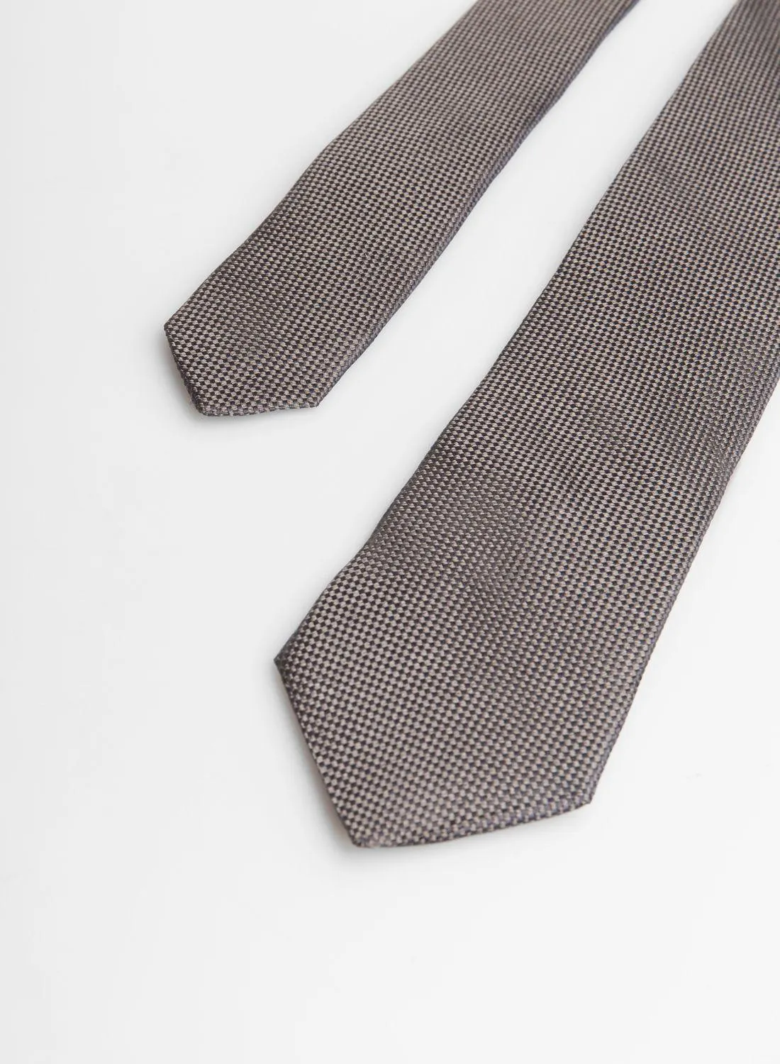 Corbata finita trama