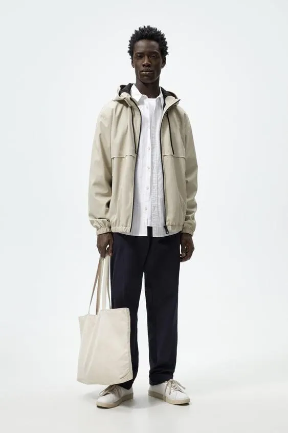 CAZADORA ENGOMADA CAPUCHA