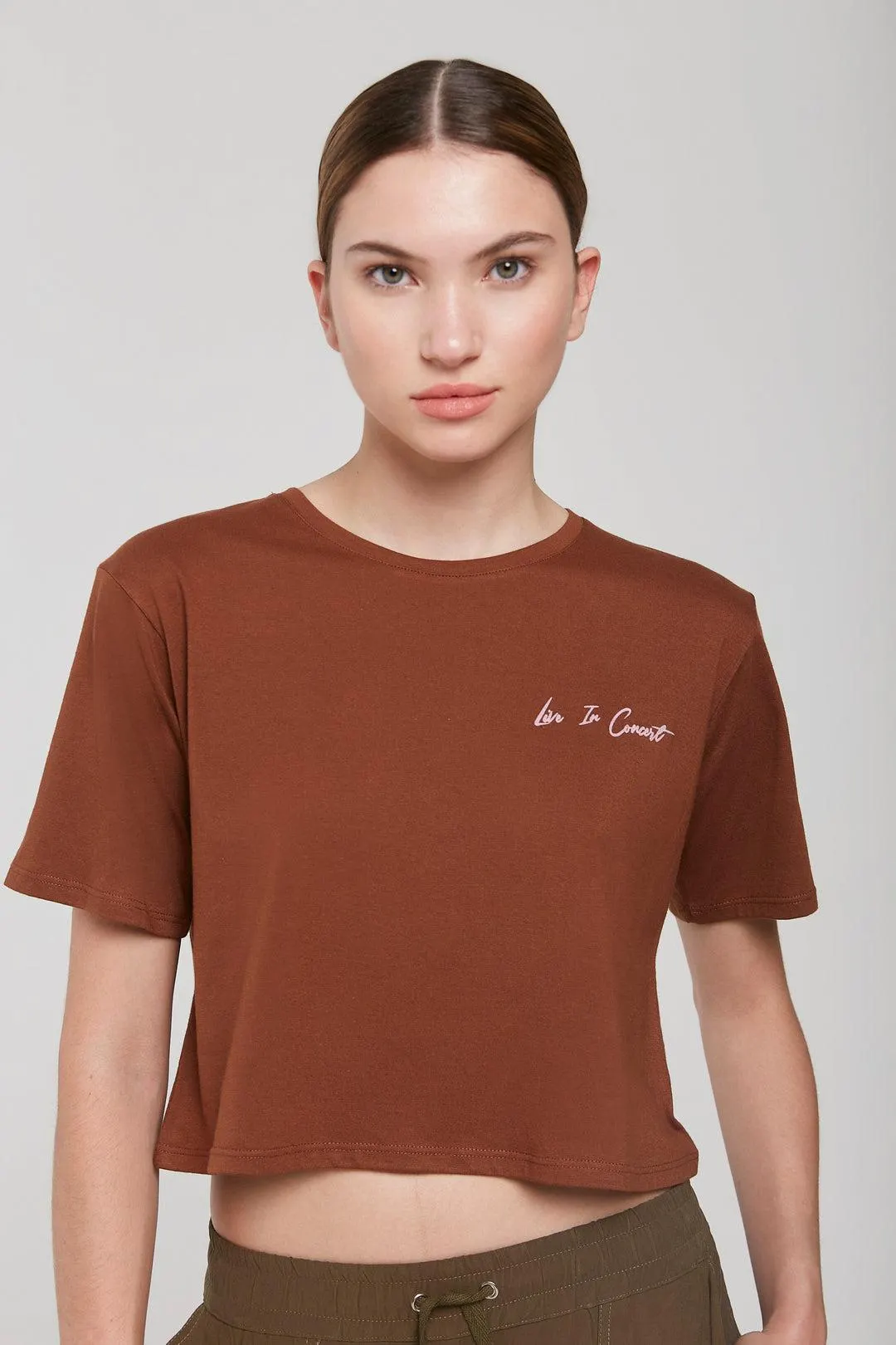 Remera Delaostia Tour - Chocolate