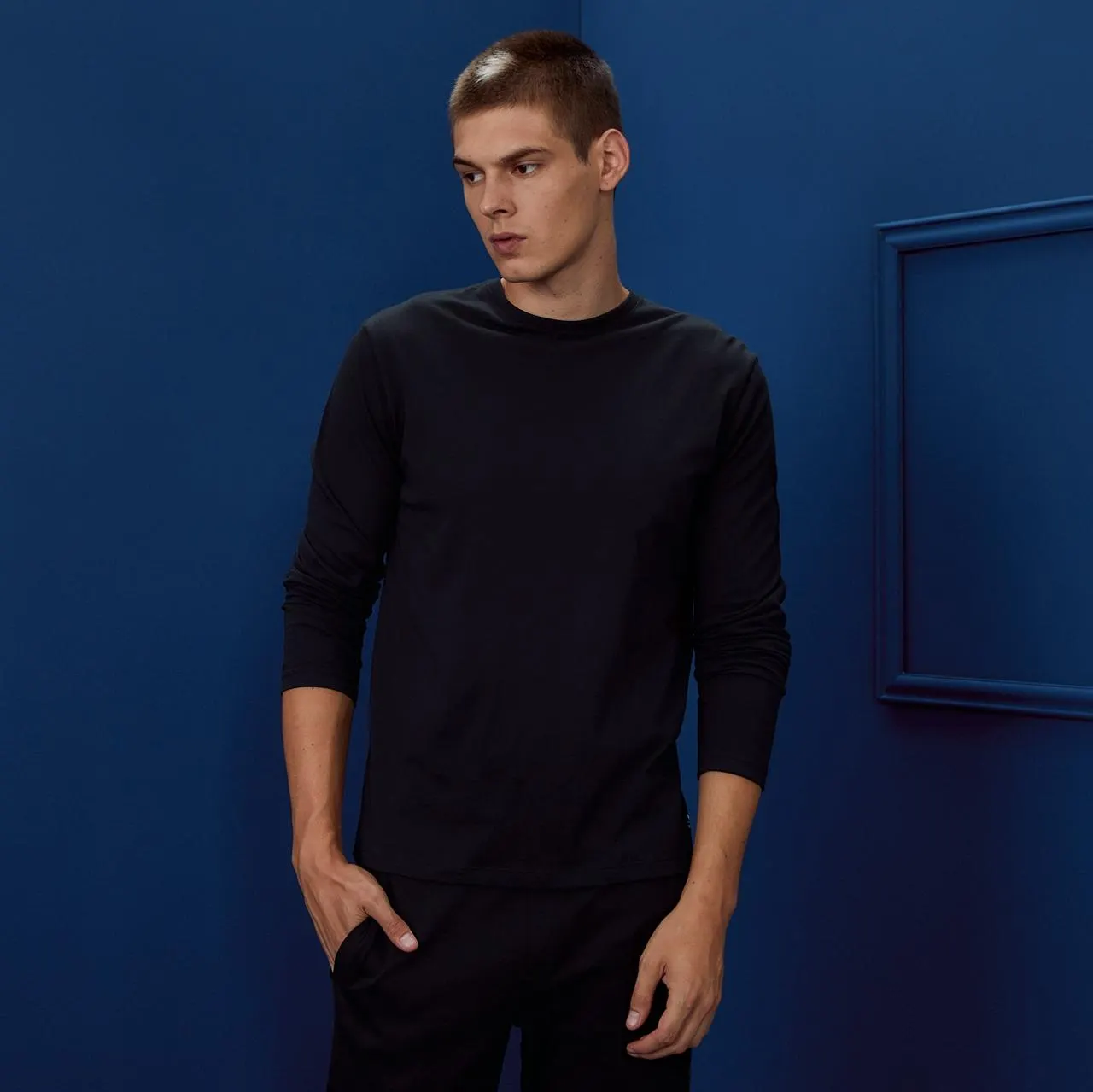 REMERA BÁSICA U MANGA LARGA